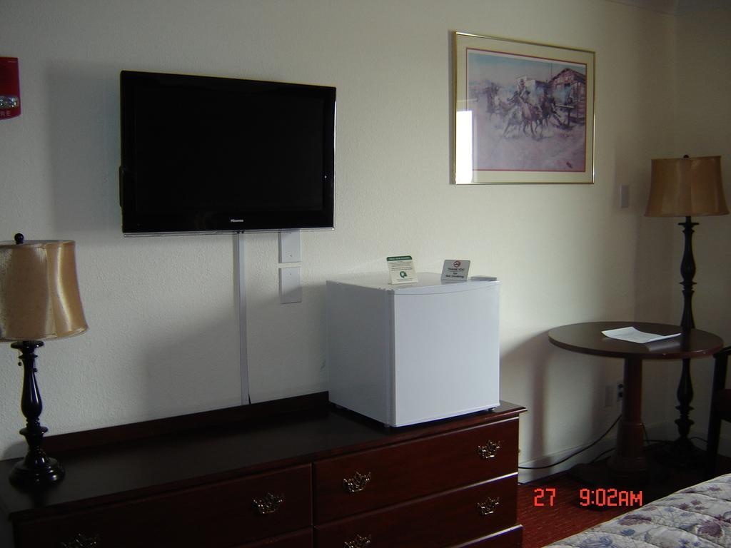 Tonopah Station Hotel And Casino Room photo