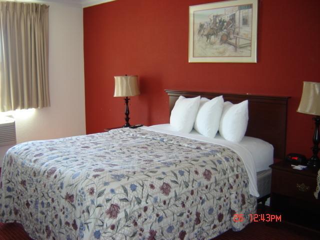 Tonopah Station Hotel And Casino Room photo